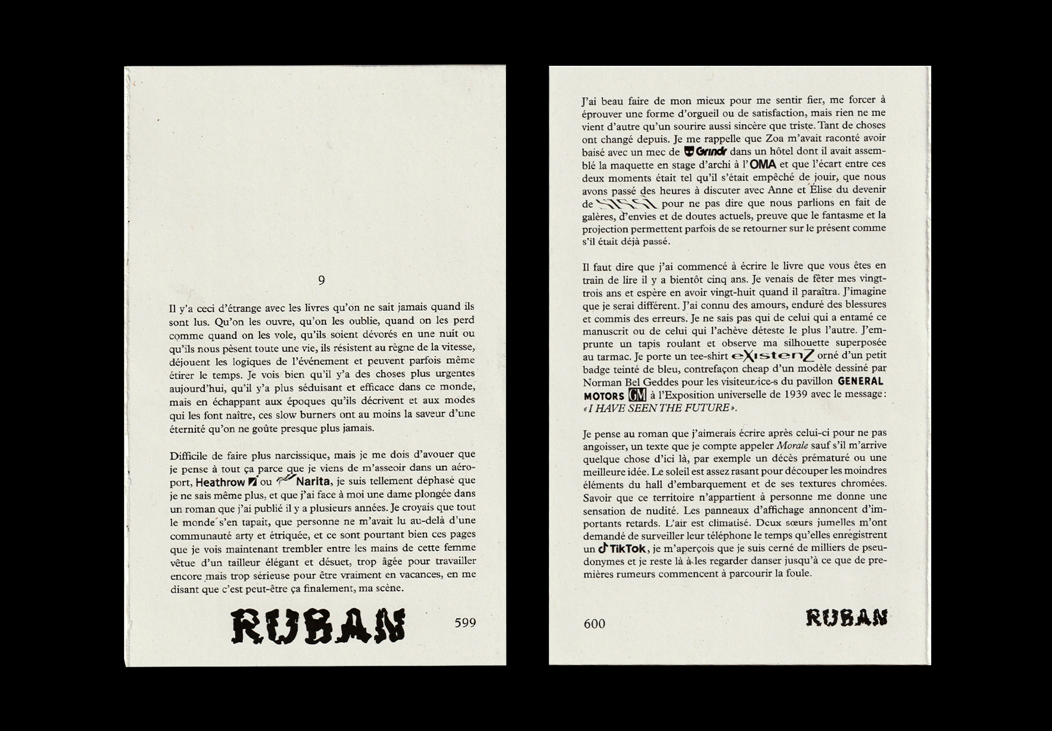 Deux pages intérieures du livre, texte noir sur fond blanc, des noms de marque sont mis en avant par l'utilisation de typos différentes.