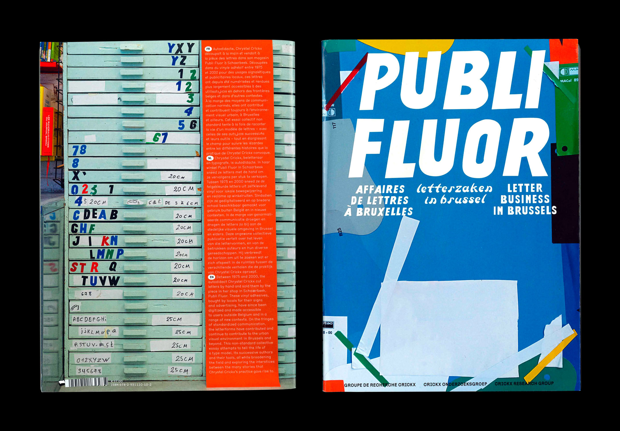 Couverture et quatrième de couverture du livre Publifluor. Sur la couverture on peut lire le titre en OSP Publifuor ainsi qu'un fond bleu avec des chutes de vinyles. Sur la quatrième de couverture on aparçoit les tiroirs de l'archive Crickx.